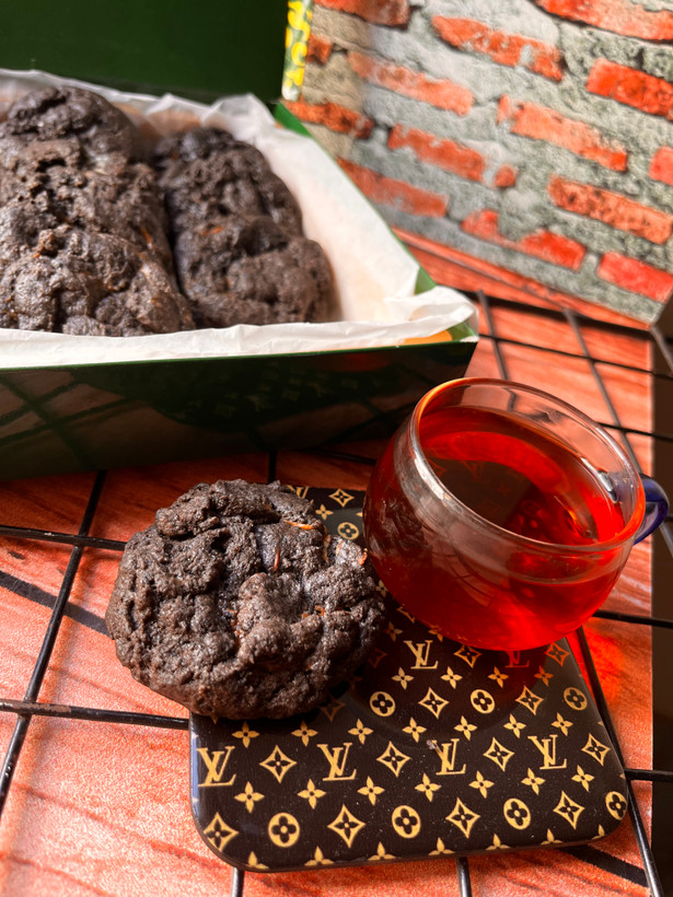 کوکی دارک چاکلت حاوی فیلینگ قهوه